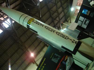 10 Fig. 8: Fotografia che ritrae il missile Cóndor I presso il Museo Universitario di Tecnologia Spaziale (Córdoba, Argentina).