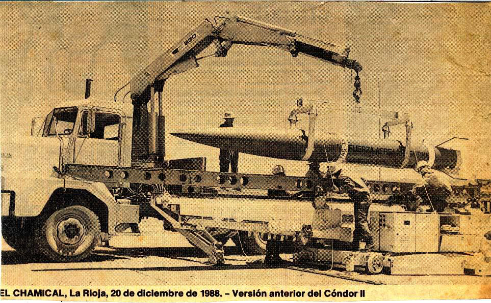 9 APPENDICE I: CARATTERISTICHE TECNICHE DEI VETTORI Missile Cóndor I Il Cóndor I, con una longitudine di 8 metri e 0,8 di diametro, fu un vettore monofase a combustibile solido realizzato con