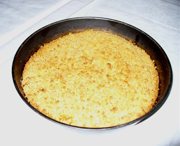 ciotola mettere la farina, il burro e sbriciolarlo; aggiungere lo zucchero, la Vanillina e il lievito e continuare a