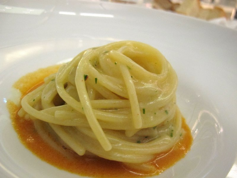 I ravioli di coniglio al vapore con il brodo di patate arrosto, altro gran piatto. www.