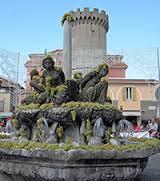 Marino Le origini della città di Marino risalgono al X secolo a.c., oggi conosciuta in tutta Italia per il tradizionale vino bianco frizzantino che tutti gli anni sgorga dalla fontana dei Quattro Mori durante la famosa Sagra dell Uva.