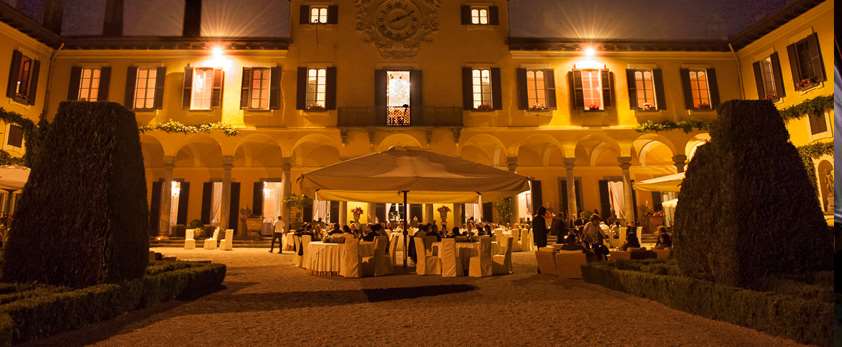 Villa Orsini Colonna è situata ad Imbersago, in provincia di Lecco, e si adagia sul poggio più bello della Brianza.