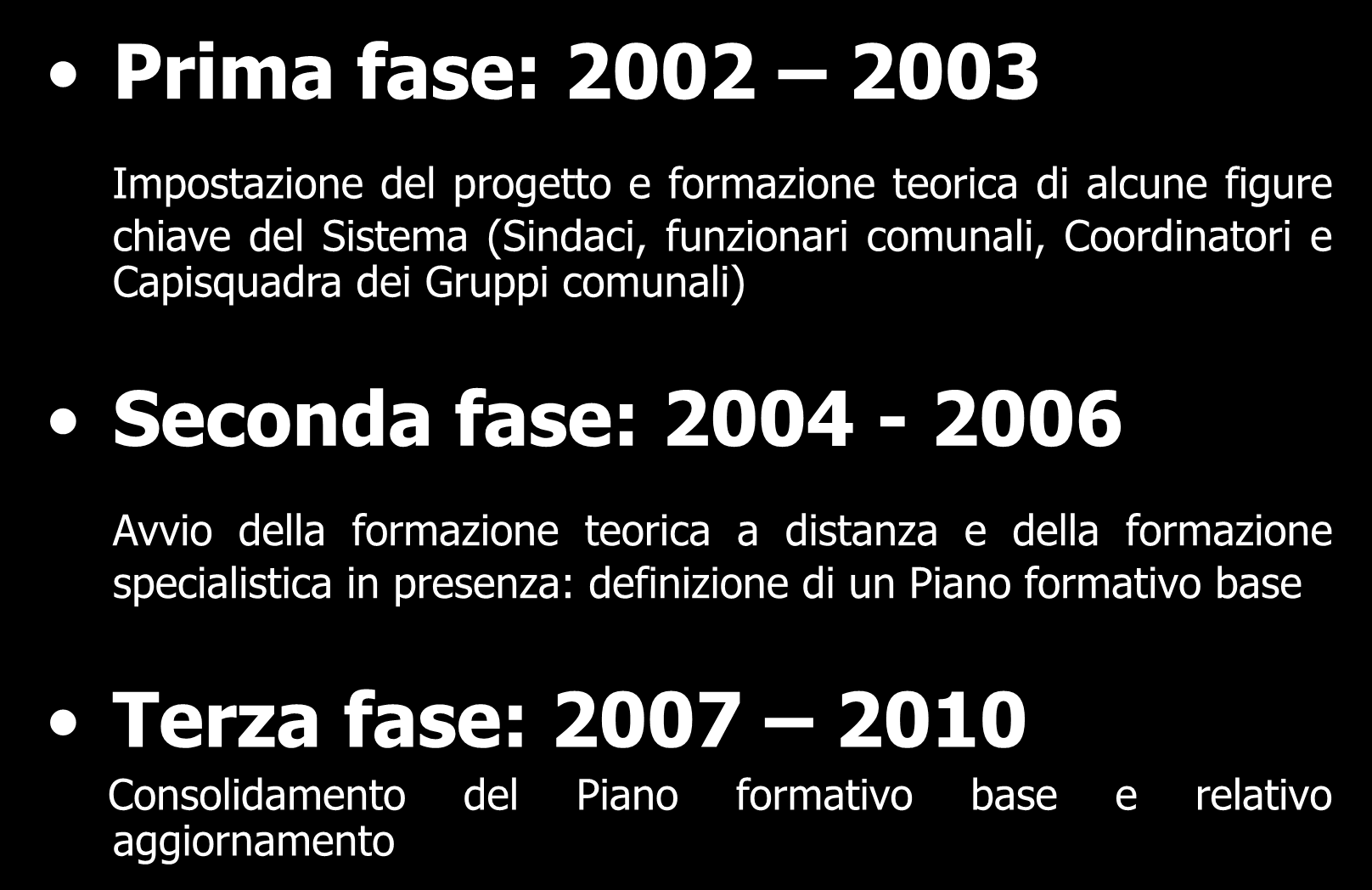 FORMAZIONE Progetto di formazione permanente rivolto agli operatori di protezione civile Prima fase: 2002 2003 Impostazione del progetto e formazione teorica di alcune figure chiave del Sistema