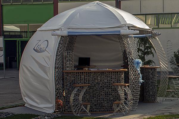 Gazebo a sfera La sfera Z line è una elegante struttura per proteggere dal sole o dall acqua sia in giardini privati che per hotel.