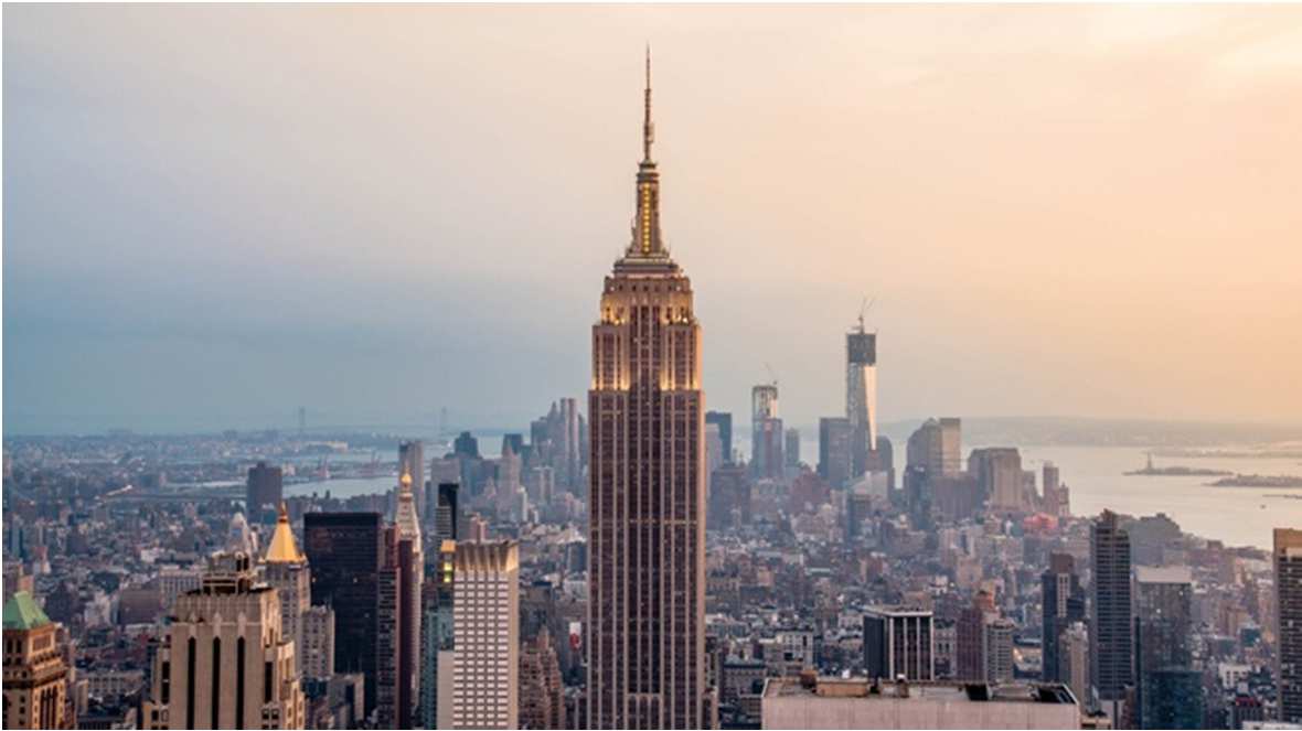 A Londra incontro di tutti i partecipanti provenienti da i diversi aeroporti e proseguimento con volo diretto alle ore 16:15 per New York con arrivo