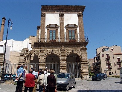 I Cavalieri di Sicilia NEWSLETTER DELLE SEZIONI SICILIANE DELLA ASSOCIAZIONE NAZIONALE ARMA DI CAVALLERIA 10 luglio 2012 NUMERO 57 IN QUESTO NUMERO: PASSEGGIATA CULTURALE NEL QUARTIERE KALSA A