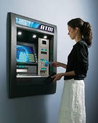 La carta di pagamento consente di: Non portare grosse somme in contanti; Prelevare contanti dagli ATM; Ricaricare il credito di un cellulare; Effettuare un acquisto; Fare acquisti on-line Dispositivo
