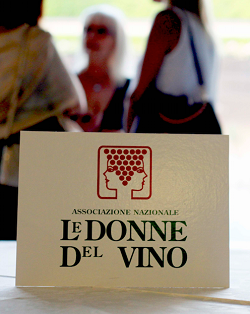 07 AGO Le donne del vino mostrano le loro etichette "in rosa". Due serate nell'anno dell'expo on 07 Agosto 2015.