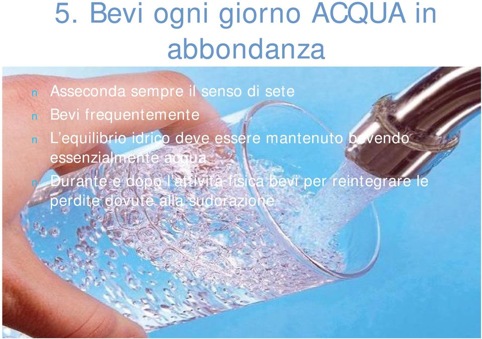 essere mantenuto bevendo essenzialmente acqua Durante e dopo l