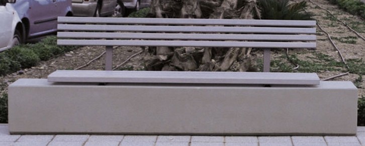 Panchine PANCHINA LITHOS LEGNO 2 Panchina monoblocco in cemento, con seduta e schienale con doghe. cm.180x62xh.