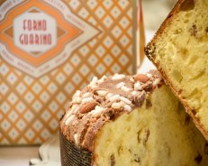 Panettone classico con Canditi PANETTONE CLASSICO CON CANDITI La lievitazione è una parte determinante del panettone artigianale FORNO tutto l anno per iniziare poi a rinfrescarlo e rinforzarlo già 3