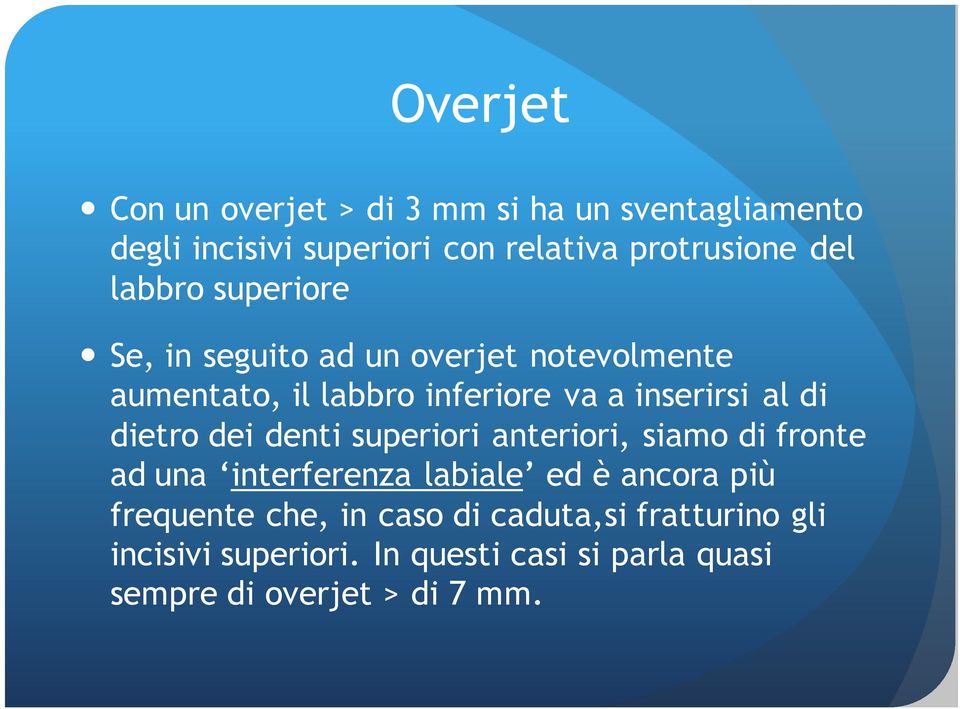 dietro dei denti superiori anteriori, siamo di fronte ad una interferenza labiale ed è ancora più frequente che,