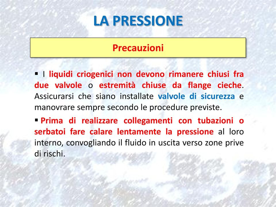 Assicurarsi che siano installate valvole di sicurezza e manovrare sempre secondo le procedure