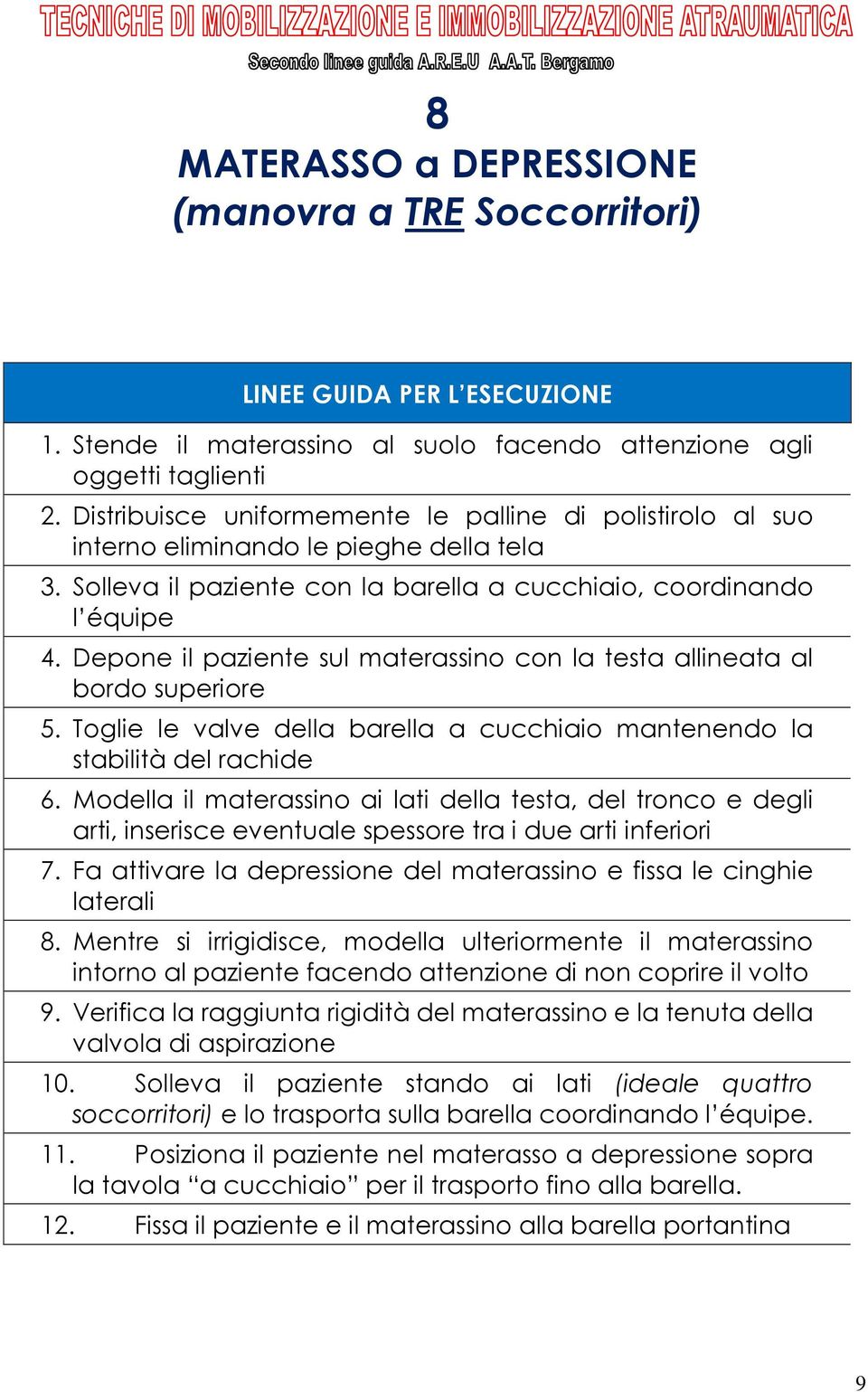 Depone il paziente sul materassino con la testa allineata al bordo superiore 5. Toglie le valve della barella a cucchiaio mantenendo la stabilità del rachide 6.