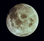 La Luna è il satellite naturale della Terra. La Luna non ha un'atmosfera e sulla sua superficie non c'è traccia di acqua.