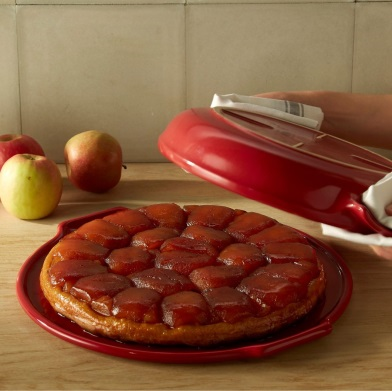 Tarte tatin Ingredienti Per 8 persone: Pasta brisée: 250 g di farina 125 g di burro 5 g (1 cucchiaino) di sale 5 cl