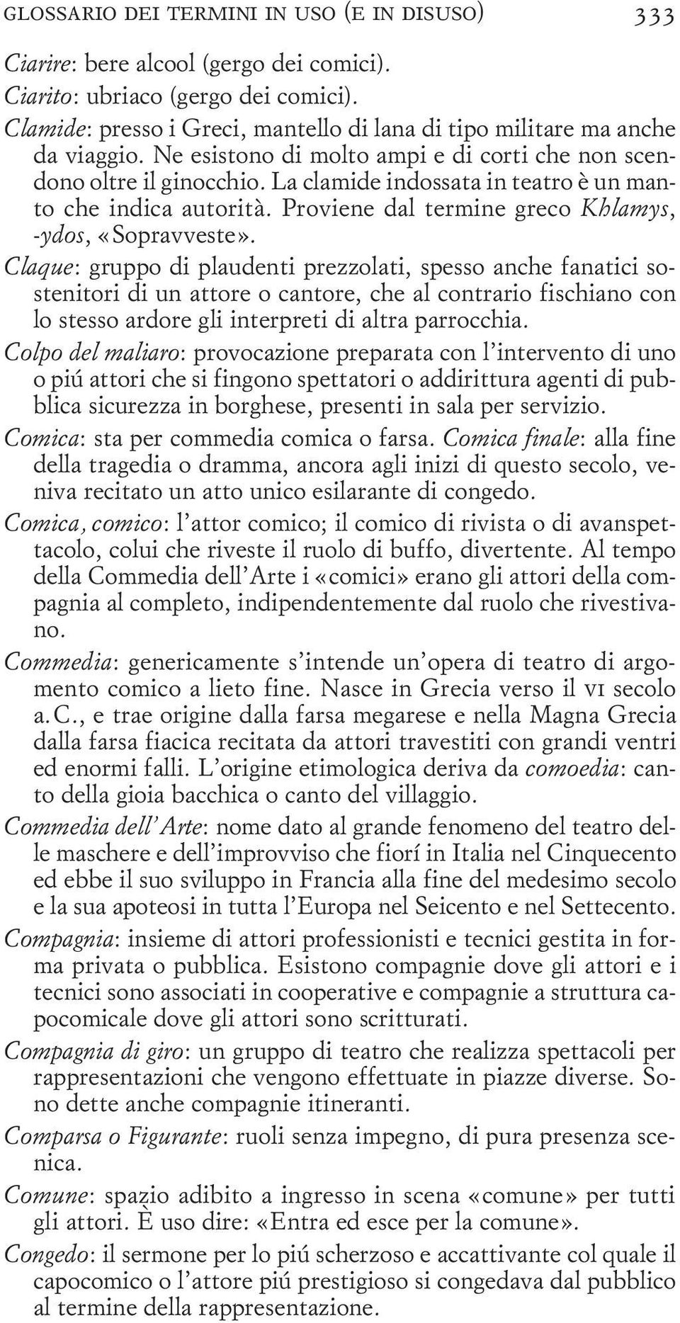 La clamide indossata in teatro è un manto che indica autorità. Proviene dal termine greco Khlamys, -ydos, «Sopravveste».