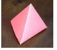TETRAEDRI E RADICE DI 3 Nella costruzione di 4 diversi modelli di tetraedro regolare mediante l uso dell origami, ho trovato particolarmente interessante, sul piano didattico, la relazione tra le