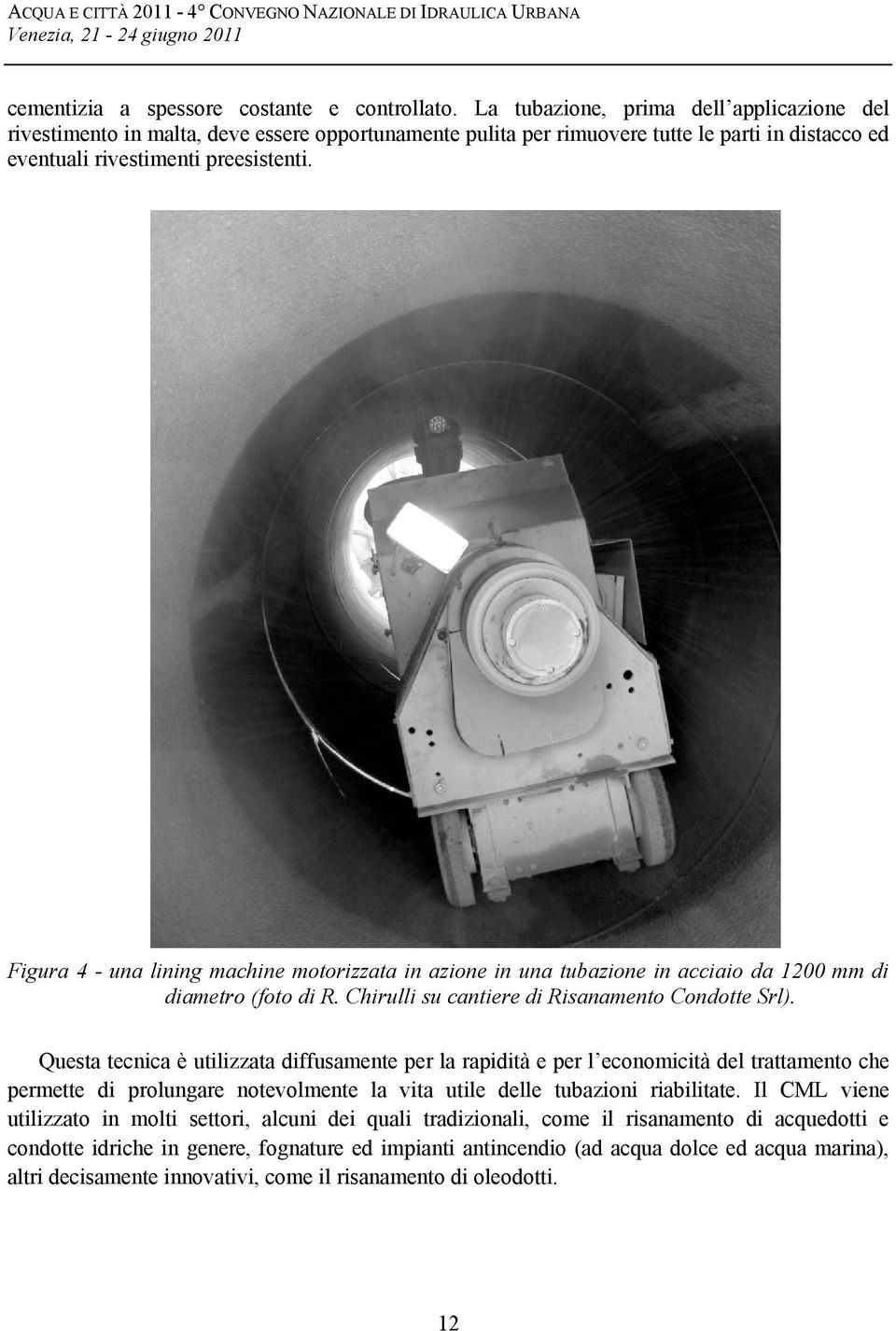 Figura 4 - una lining machine motorizzata in azione in una tubazione in acciaio da 1200 mm di diametro (foto di R. Chirulli su cantiere di Risanamento Condotte Srl).