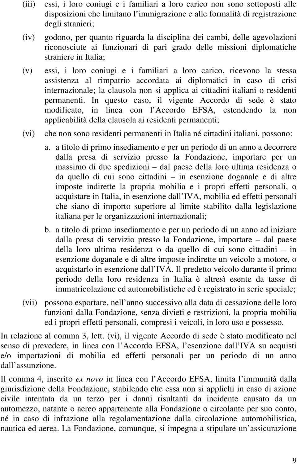 ricevono la stessa assistenza al rimpatrio accordata ai diplomatici in caso di crisi internazionale; la clausola non si applica ai cittadini italiani o residenti permanenti.