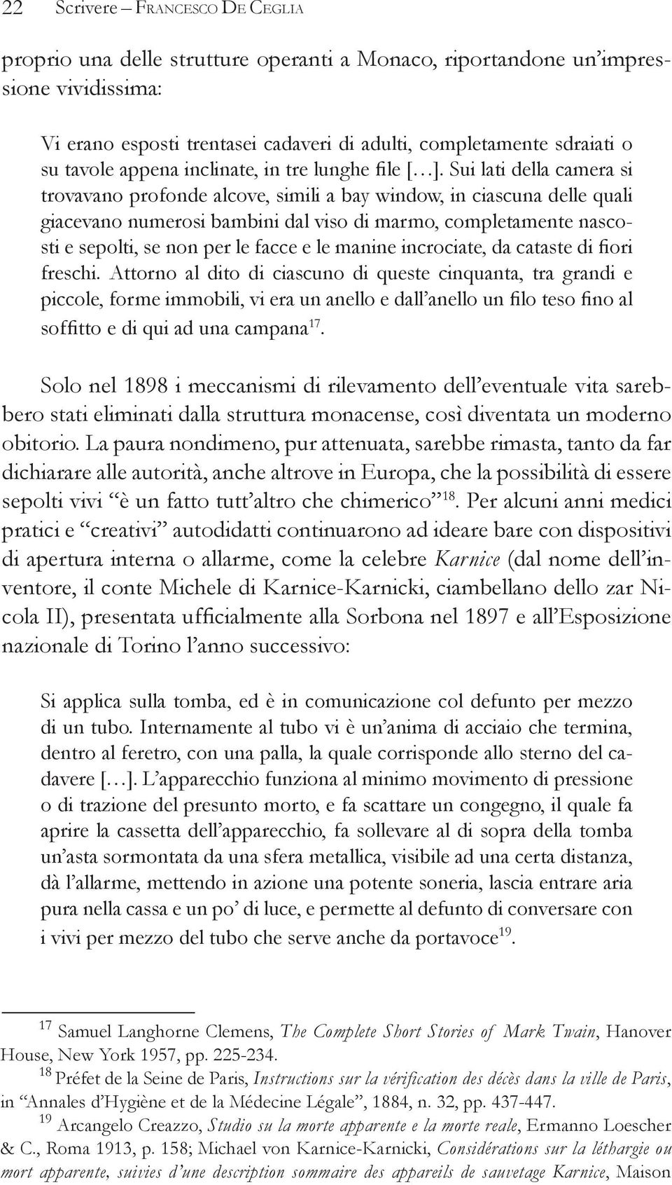 Sui lati della camera si trovavano profonde alcove, simili a bay window, in ciascuna delle quali giacevano numerosi bambini dal viso di marmo, completamente nascosti e sepolti, se non per le facce e