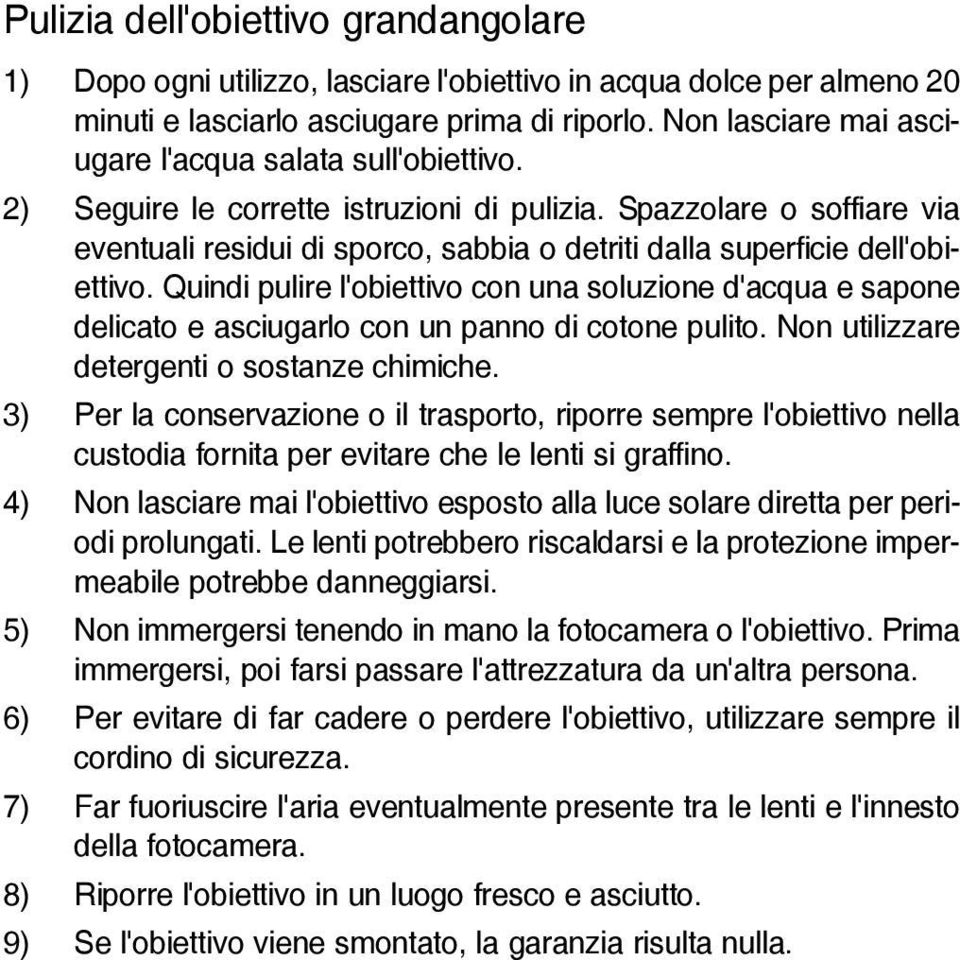 Spazzolare o soffiare via eventuali residui di sporco, sabbia o detriti dalla superficie dell'obiettivo.