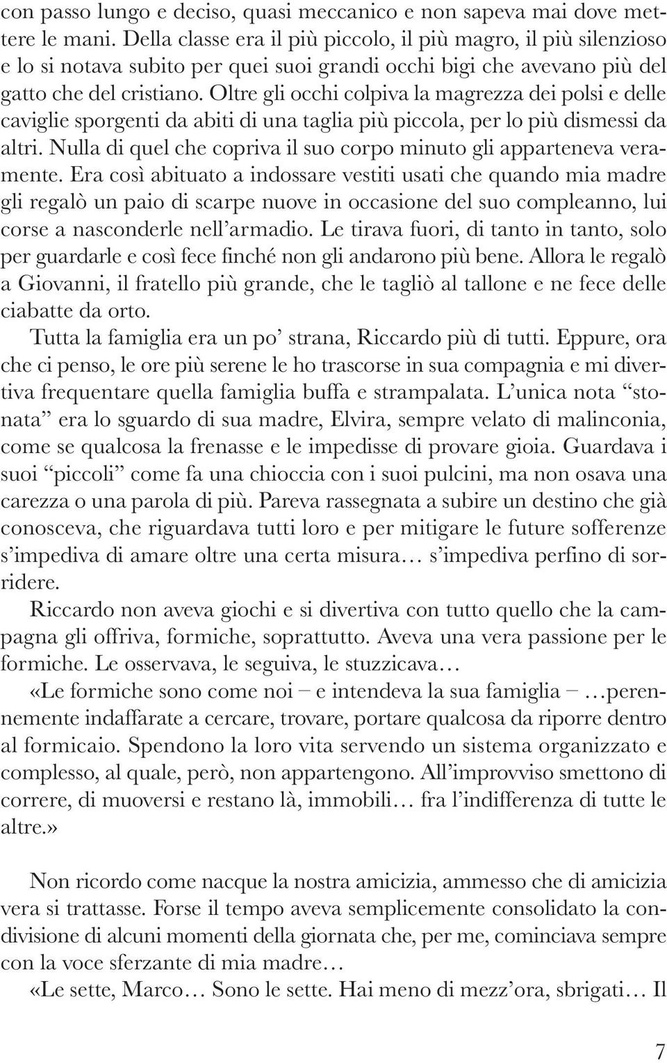 Oltre gli occhi colpiva la magrezza dei polsi e delle caviglie sporgenti da abiti di una taglia più piccola, per lo più dismessi da altri.