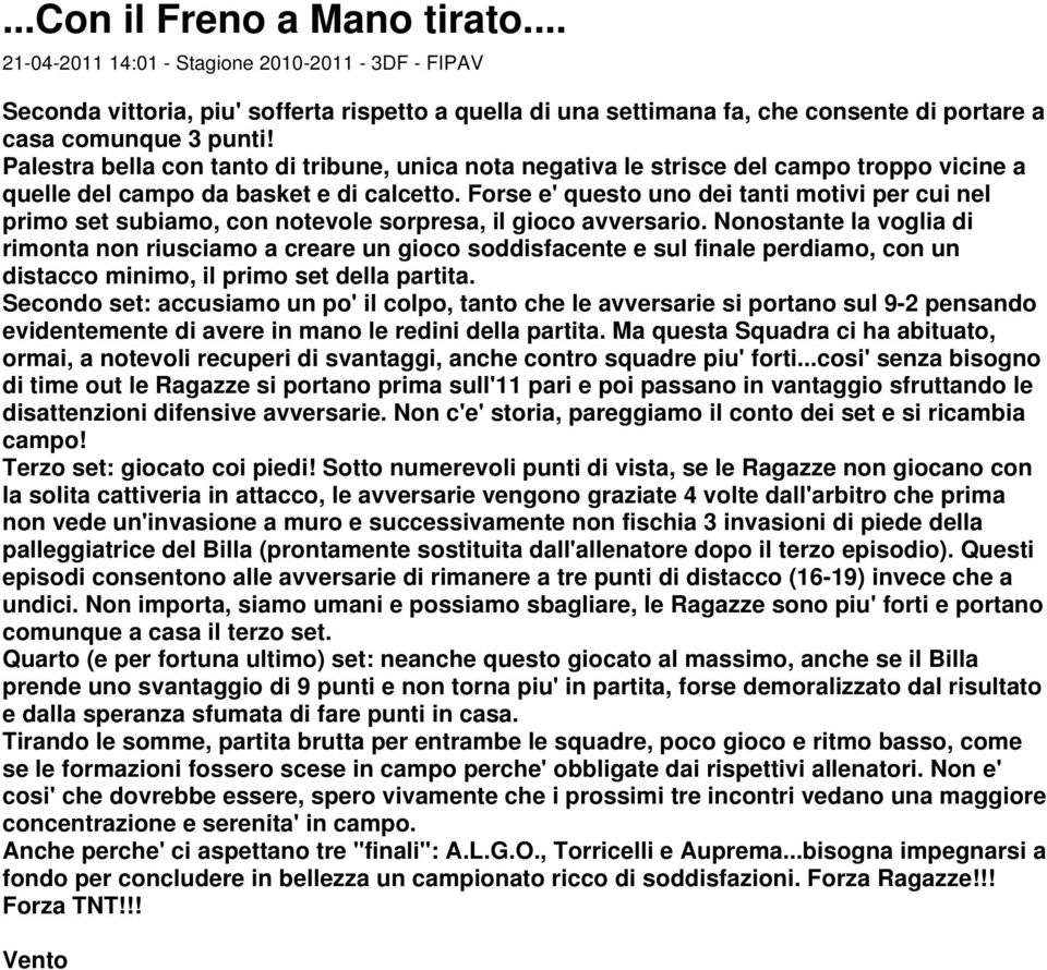 Palestra bella con tanto di tribune, unica nota negativa le strisce del campo troppo vicine a quelle del campo da basket e di calcetto.