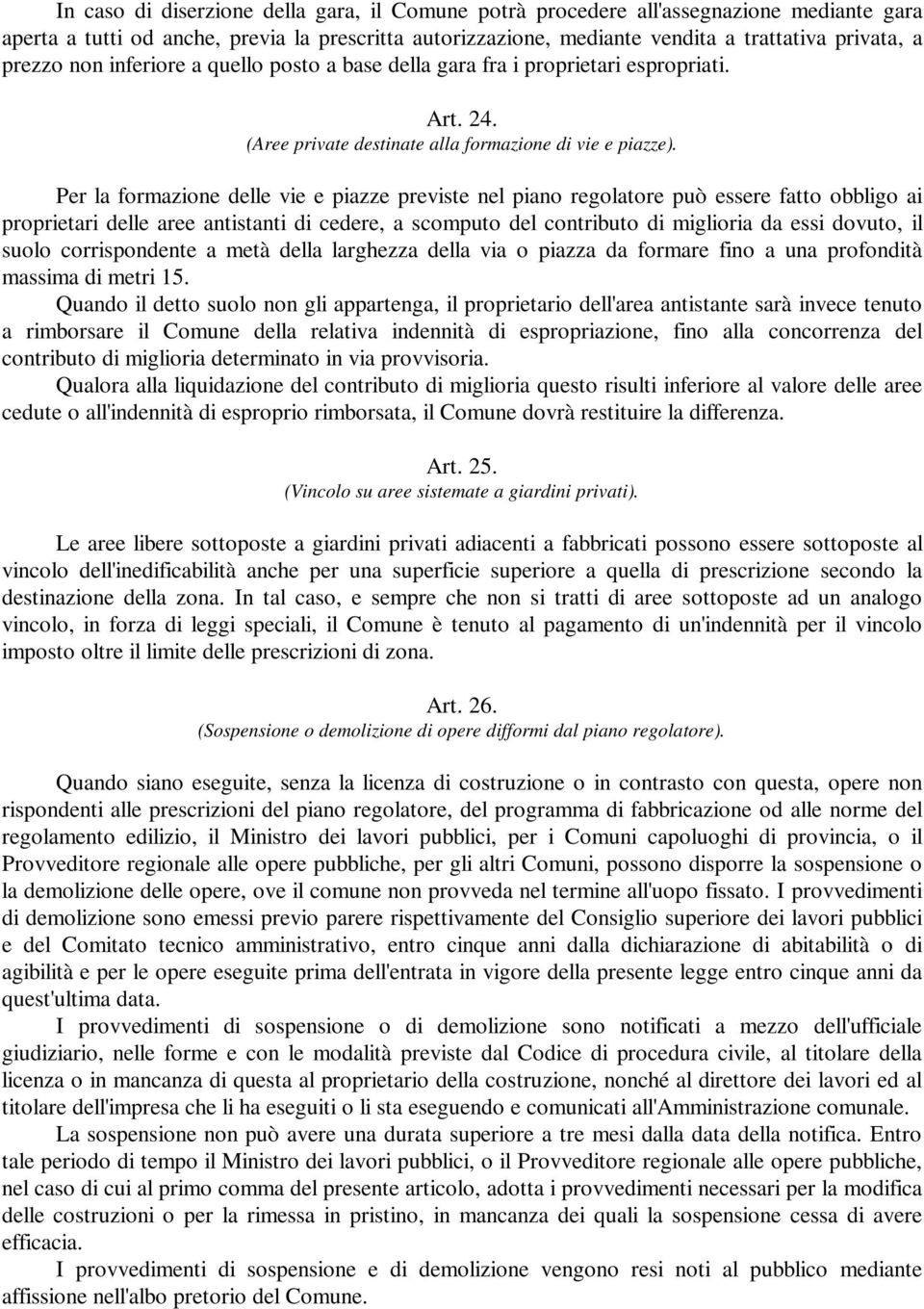 Per la formazione delle vie e piazze previste nel piano regolatore può essere fatto obbligo ai proprietari delle aree antistanti di cedere, a scomputo del contributo di miglioria da essi dovuto, il