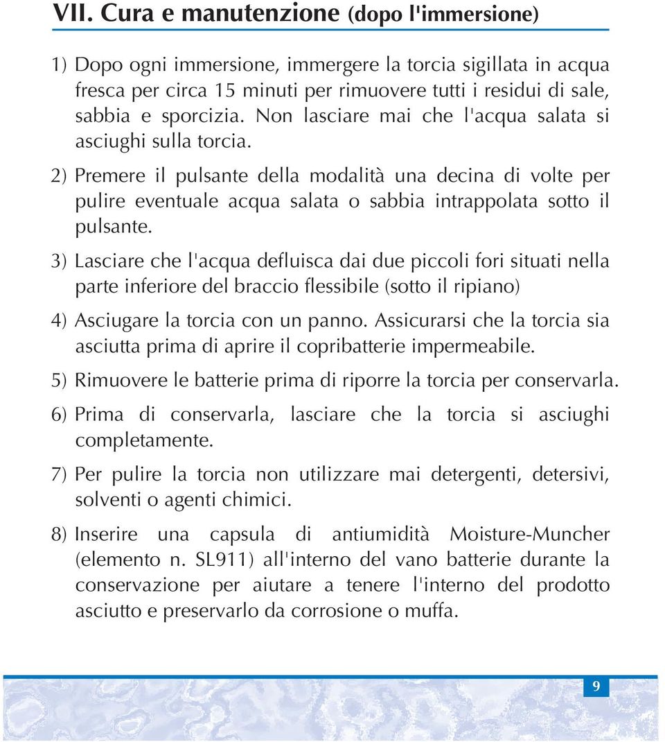 3) Lasciare che l'acqua defluisca dai due piccoli fori situati nella parte inferiore del braccio flessibile (sotto il ripiano) 4) Asciugare la torcia con un panno.