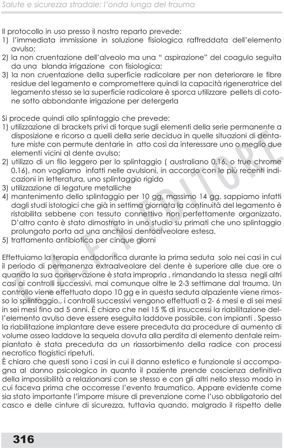 del legamento e compromettere quindi la capacità rigeneratrice del legamento stesso se la superficie radicolare è sporca utilizzare pellets di cotone sotto abbondante irrigazione per detergerla Si