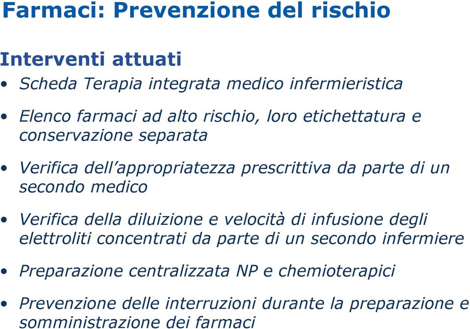 medico Verifica della diluizione e velocità di infusione degli elettroliti concentrati da parte di un secondo infermiere