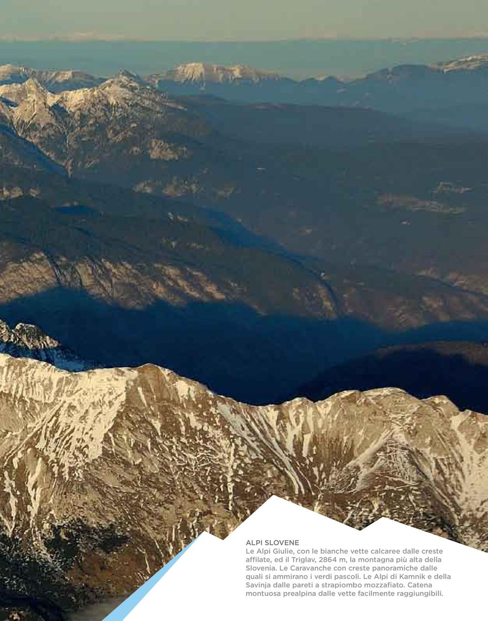 Le Caravanche con creste panoramiche dalle quali si ammirano i verdi pascoli.