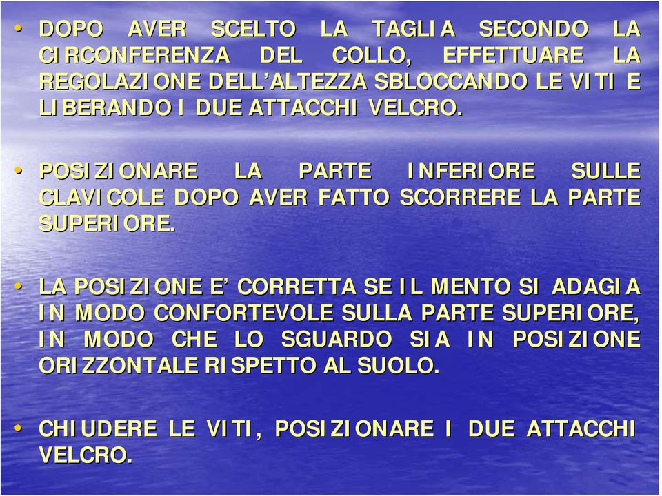 POSIZIONARE LA PARTE INFERIORE SULLE CLAVICOLE DOPO AVER FATTO SCORRERE LA PARTE SUPERIORE.