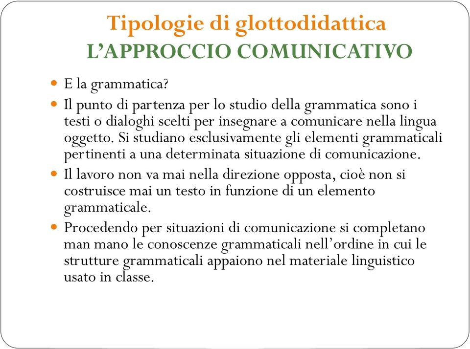 Si studiano esclusivamente gli elementi grammaticali pertinenti a una determinata situazione di comunicazione.