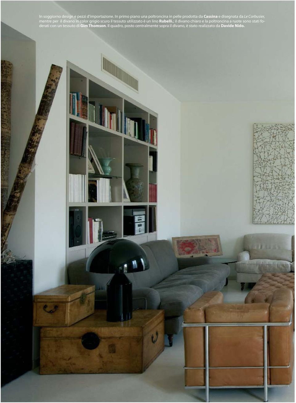 per il divano in color grigio scuro il tessuto utilizzato è un lino Rubelli.