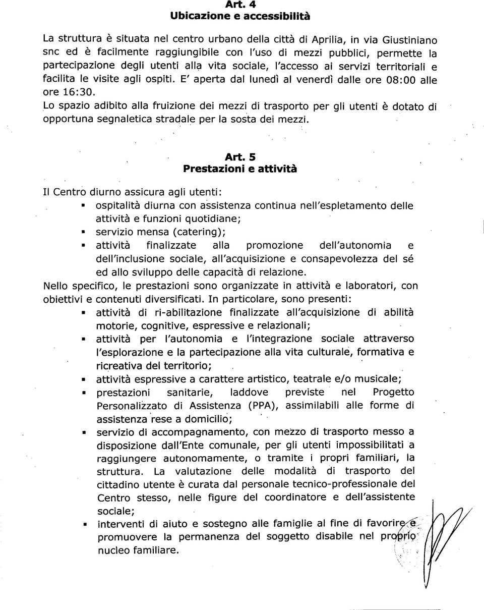 Lo spazio adibito alla fruizione dei mezzi di trasporto per gli utenti è dotato di opportuna segnaletica stradale per la sosta dei mezzi. Art.