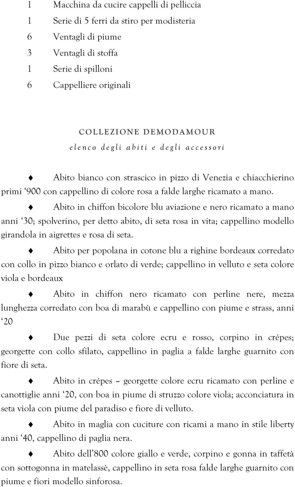 ricamato a mano. Abito in chiffon bicolore blu aviazione e nero ricamato a mano anni 30; spolverino, per detto abito, di seta rosa in vita; cappellino modello girandola in aigrettes e rosa di seta.