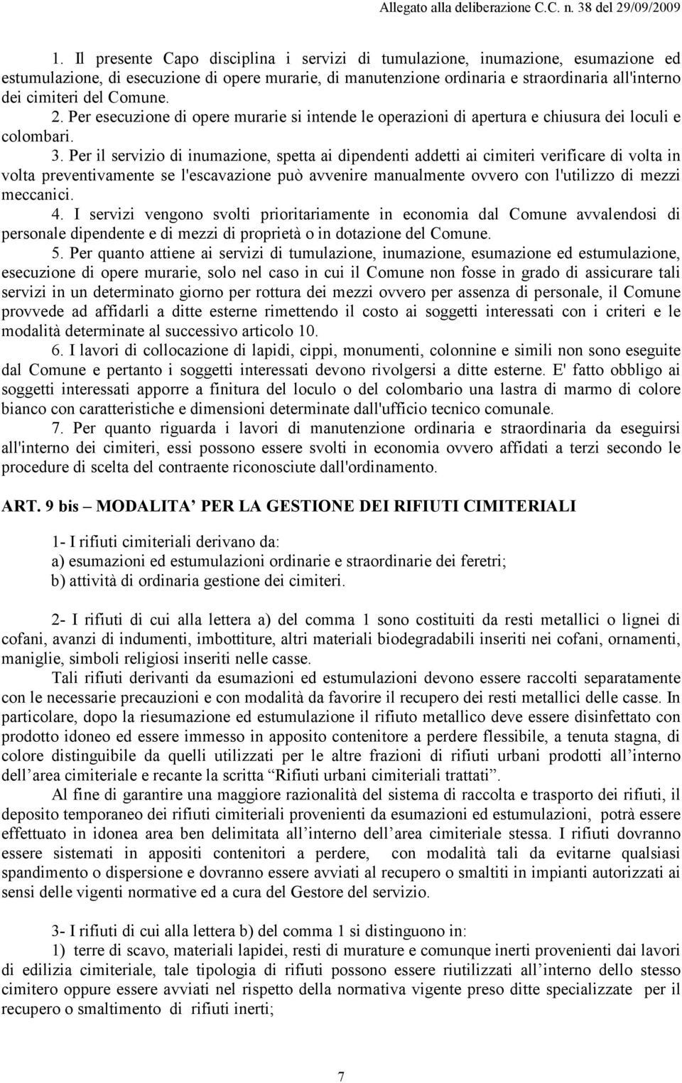 Per il servizio di inumazione, spetta ai dipendenti addetti ai cimiteri verificare di volta in volta preventivamente se l'escavazione può avvenire manualmente ovvero con l'utilizzo di mezzi meccanici.