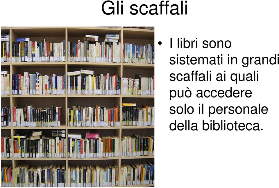 scaffali ai quali può