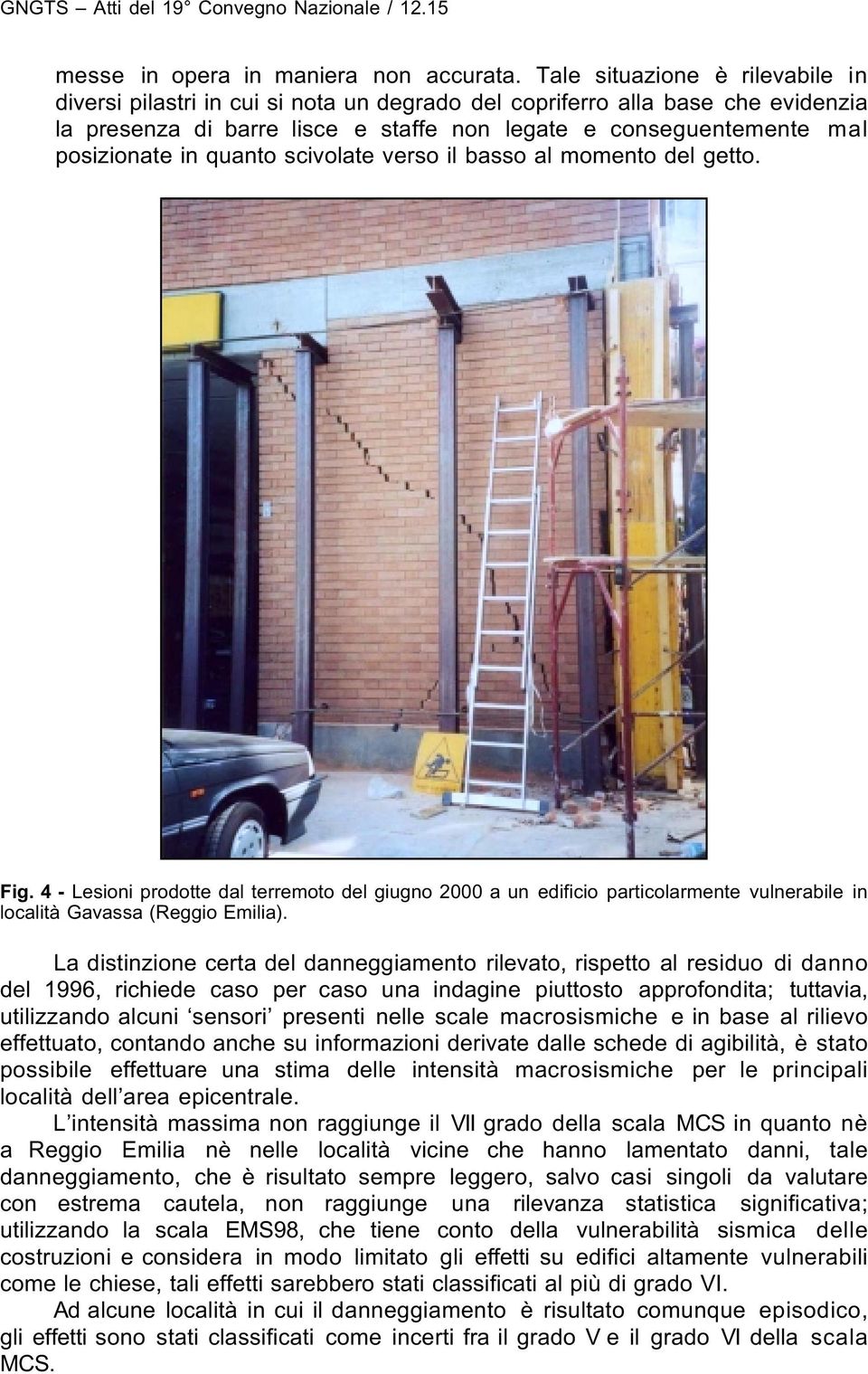 quanto scivolate verso il basso al momento del getto. Fig. 4 - Lesioni prodotte dal terremoto del giugno 2000 a un edificio particolarmente vulnerabile in località Gavassa (Reggio Emilia).