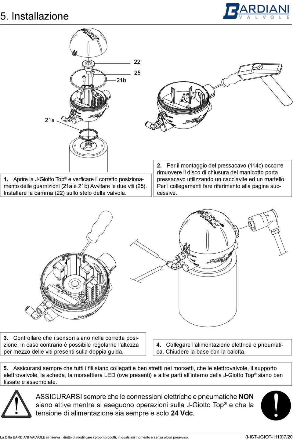 Per il montaggio del pressacavo (114c) occorre rimuovere il disco di chiusura del manicotto porta pressacavo utilizzando un cacciavite ed un martello.