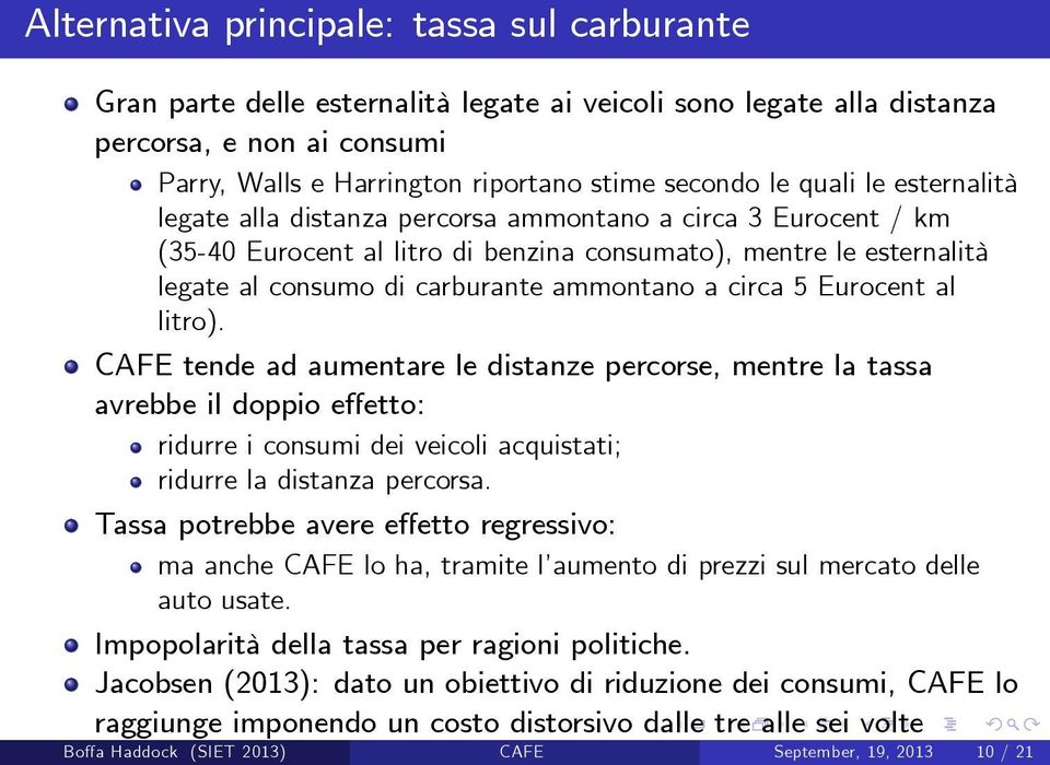 circa 5 Eurocent al litro). CAFE tende ad aumentare le distanze percorse, mentre la tassa avrebbe il doppio effetto: ridurre i consumi dei veicoli acquistati; ridurre la distanza percorsa.