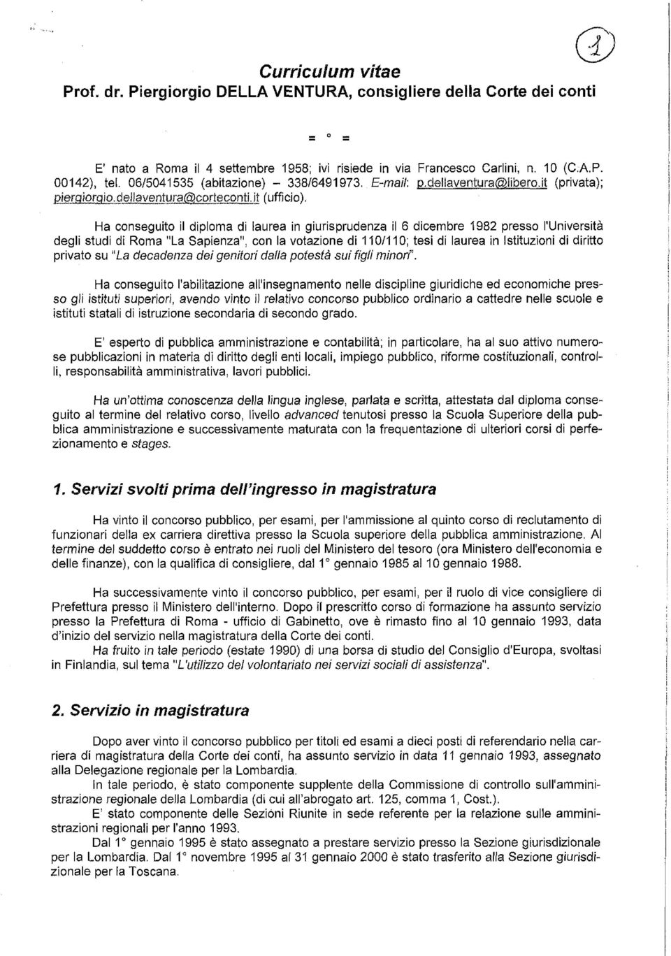 Ha conseguito il diploma di laurea in giurisprudenza il 6 dicembre 1982 presso I'Universita degli studi di Roma "La Sapienza", con la votazione di 110/110; tesi di laurea in lstituzioni di diritto