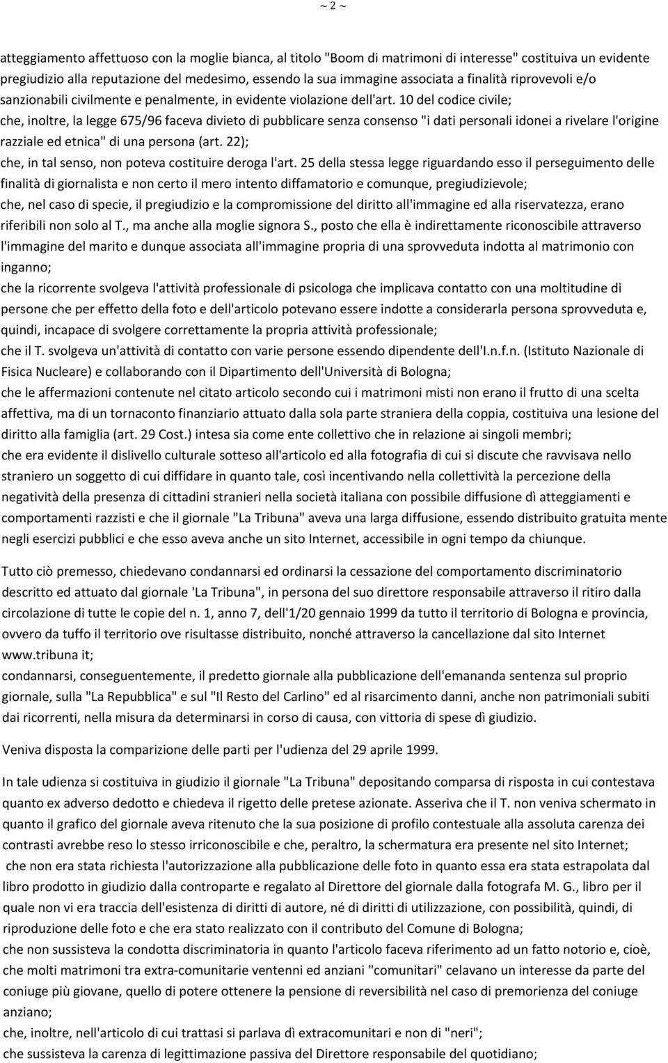 10 del codice civile; che, inoltre, la legge 675/96 faceva divieto di pubblicare senza consenso "i dati personali idonei a rivelare l'origine razziale ed etnica" di una persona (art.