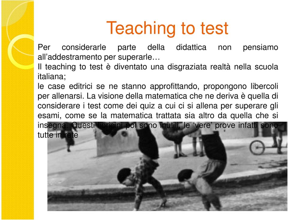 La visione della matematica che ne deriva è quella di considerare i test come dei quiz a cui ci si allena per superare gli esami,