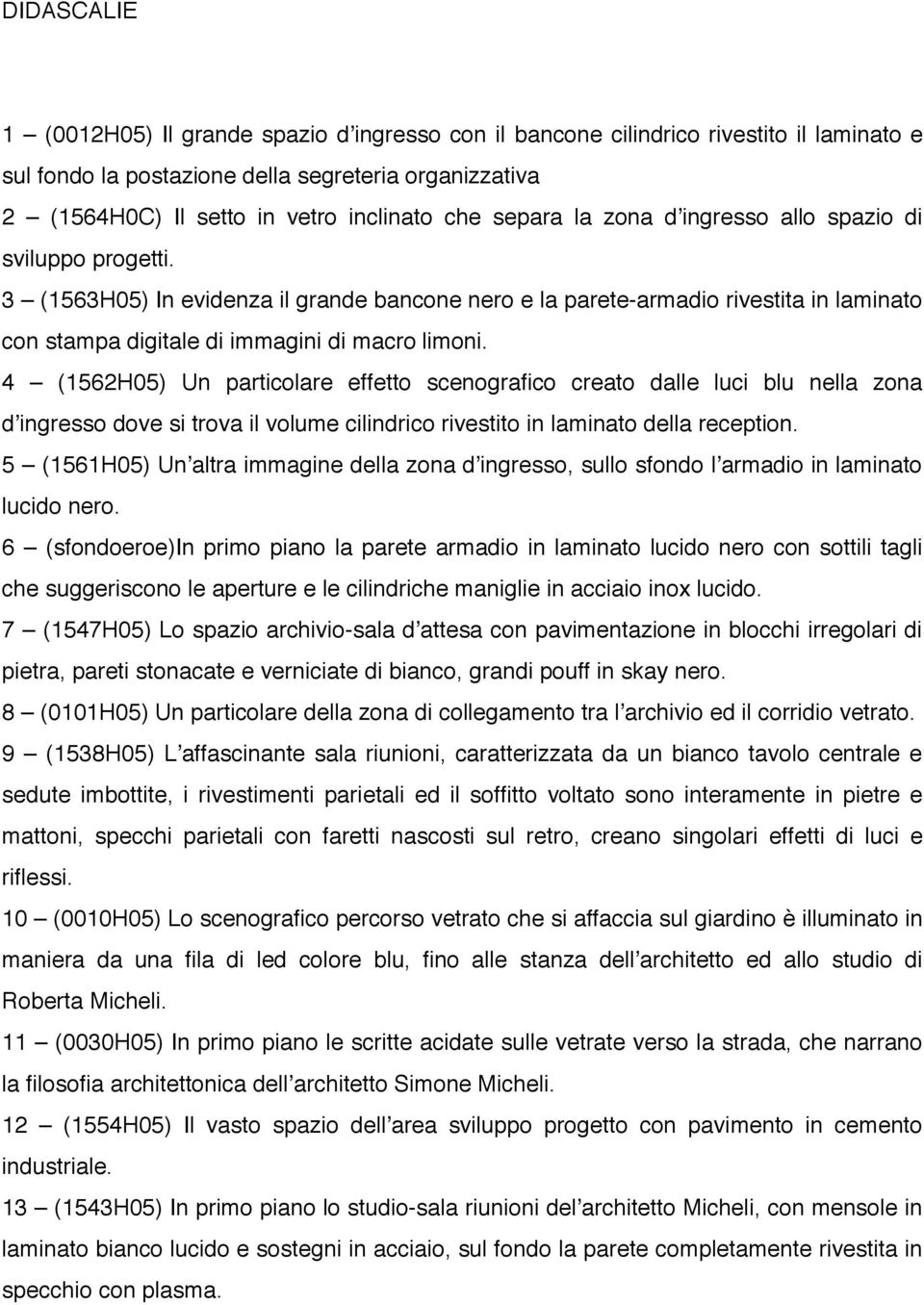 4 (1562H05) Un particolare effetto scenografico creato dalle luci blu nella zona dʼingresso dove si trova il volume cilindrico rivestito in laminato della reception.