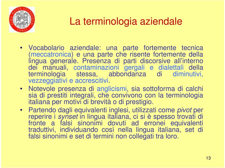 Notevole presenza di anglicismi, sia sottoforma di calchi sia di prestiti integrali, che convivono con la terminologia italiana per motivi di brevità o di prestigio.