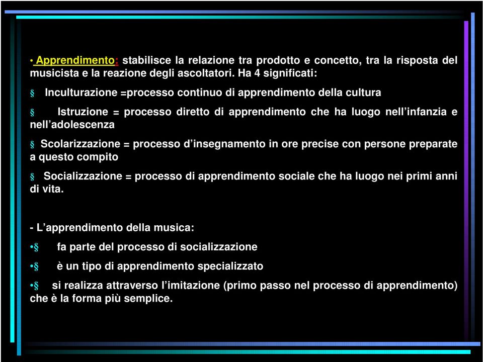 Scolarizzazione = processo d insegnamento in ore precise con persone preparate a questo compito Socializzazione = processo di apprendimento sociale che ha luogo nei primi anni