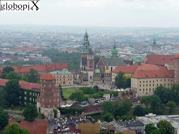 I 5 luoghi imperdibili di Cracovia 1) Wawel Il Castello di Wawel fu costruito nell'xi secolo e